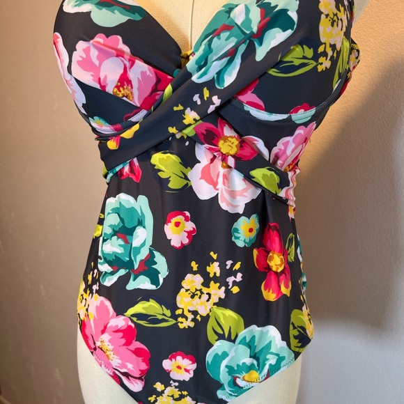 Floral Print Twist Front One Piece Swimsuit - Picture 5 of 9